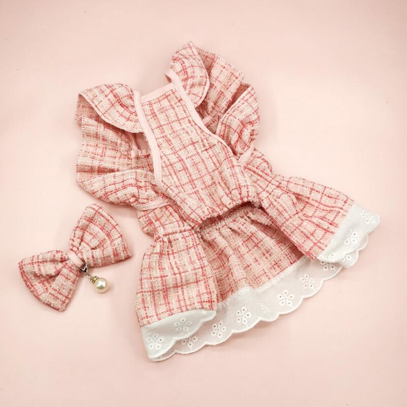 1 komplekta mājdzīvnieka kleita ar vilkšanas gredzenu, lidojošām piedurknēm, priekšgala galvassega mākslīgās pērles kulonu dekors, kaķu suņu princeses kleita, mājdzīvnieku piederumi