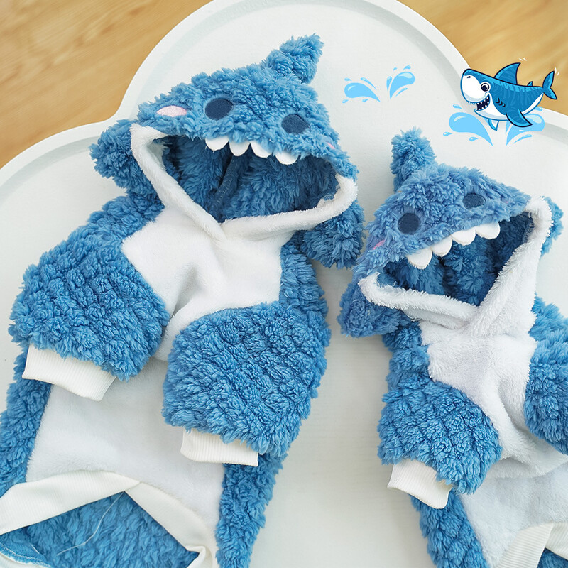 Animal de companie drăguț rechin de pluș cu schimbare de formă haine amuzante de pluș pentru pisici Haine de iarnă pentru câini de mărime medie Costum pentru câini de Halloween Haine calde pentru animale de companie