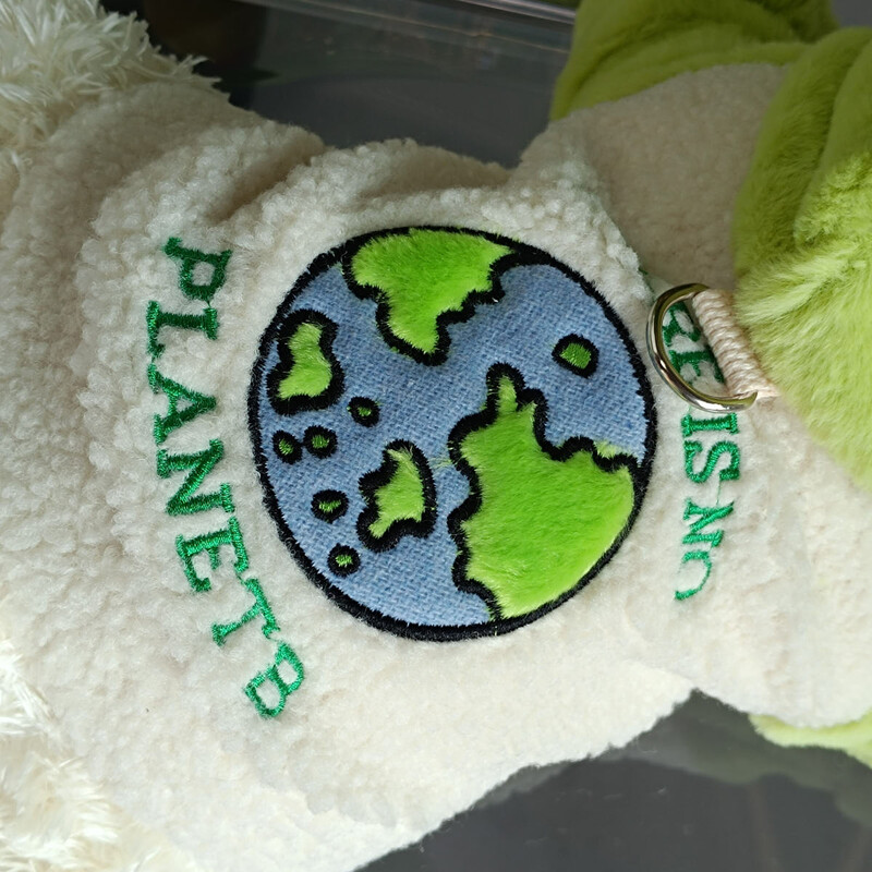 1 gab. Mājdzīvnieku apģērbs suņiem rudens un ziemas sabiezināts, silti zaļš zemes mētelis ar kapuci ar aukliņu sprādzi maziem un vidējiem suņiem