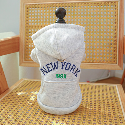 1PC îmbrăcăminte pentru animale de companie, primăvară și toamnă, New York, gri cu buzunar, haină casual cu glugă, cu cataramă cu șnur, pentru câini mici și mijlocii