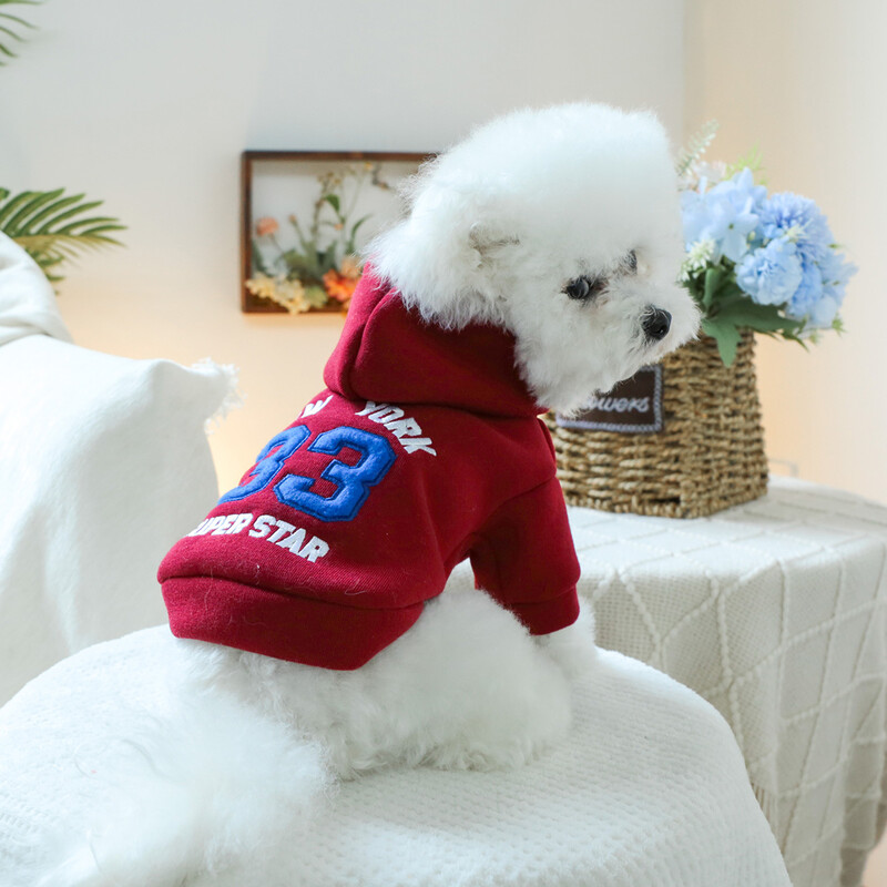 1 gab mājdzīvnieku apģērbs pavasara un rudens samtains sarkans Ņujorkas 33 galvas cepures kapuce, kas piemērota maziem un vidējiem suņiem