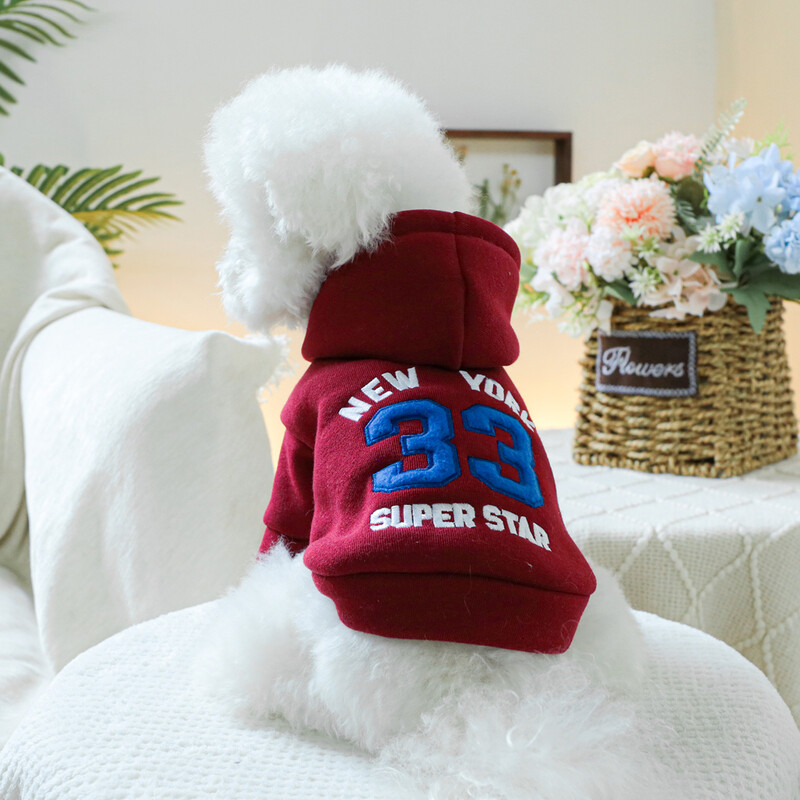 1 gab mājdzīvnieku apģērbs pavasara un rudens samtains sarkans Ņujorkas 33 galvas cepures kapuce, kas piemērota maziem un vidējiem suņiem