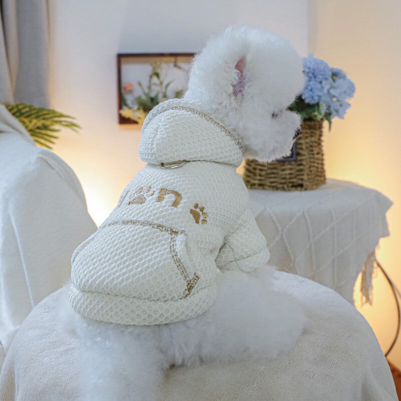 1 gab. Mājdzīvnieku apģērba plāns Kapucis rudens un ziemas sabiezēts silts rīsu balts kažoks, piemērots maziem un vidējiem suņiem