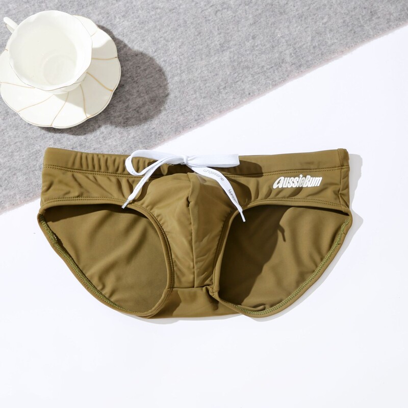 Férfi rugalmas, kényelmes modern szexi alacsony derékú fürdőruha