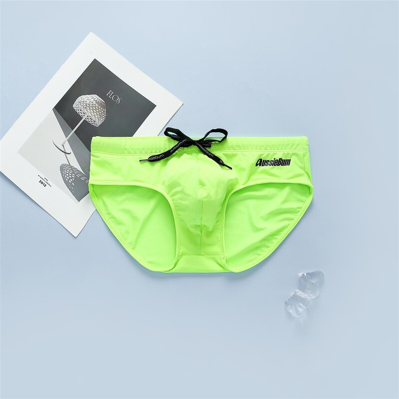 Férfi rugalmas, kényelmes modern szexi alacsony derékú fürdőruha