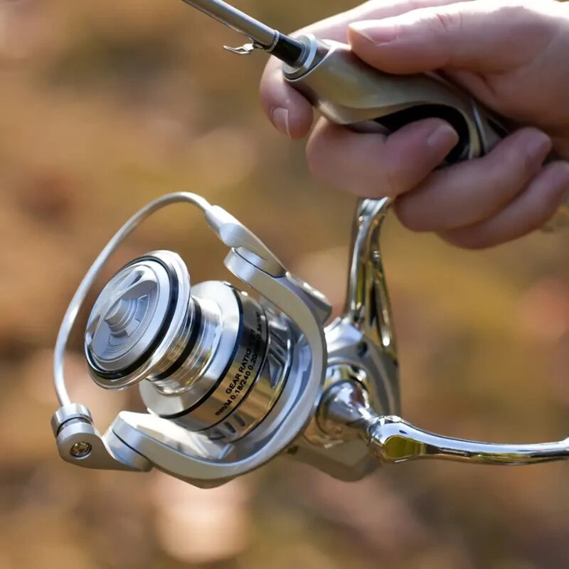 YL 1000–7000 serijos spiningo žvejybos ritė, 5,2:1 pavaros santykis, 35 LB maksimalus tempimas, metalinė ritė – gėlo vandens sūrus vanduo