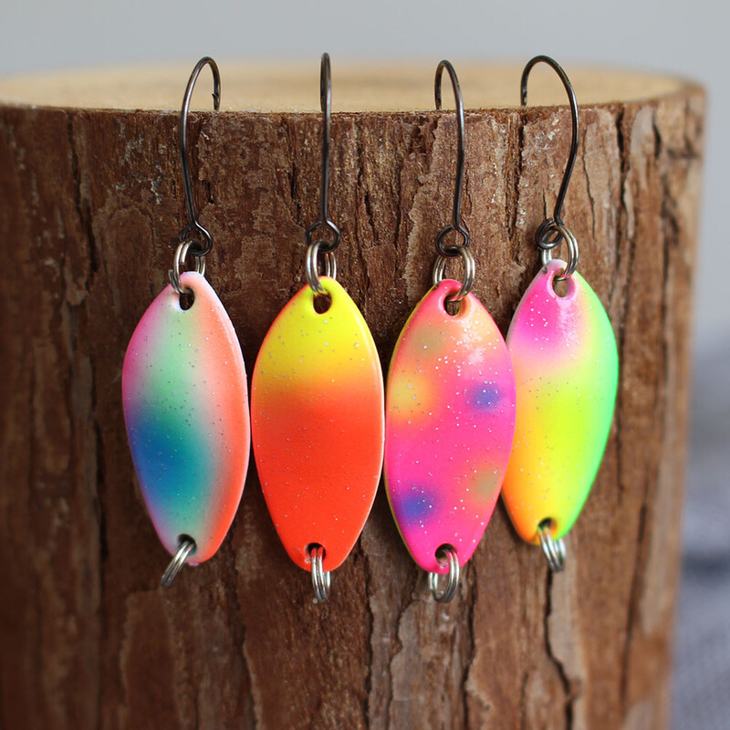 Új UV Glow dupla festett kanalas horgászcsalik pisztrángcsali sügér csali mesterséges csali