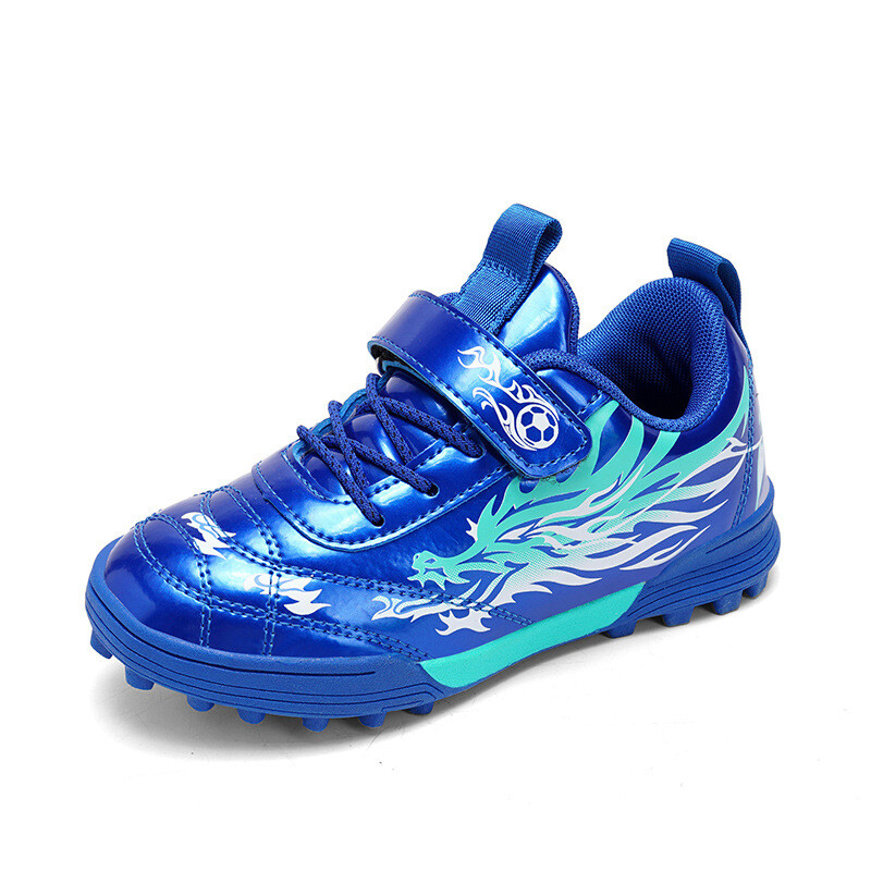 Dječje tenisice, slomljeni nokti, muške osnovnoškolske tenisice, dječaci, tinejdžeri, dječaci, trava, neklizajuće profesionalne tenisice