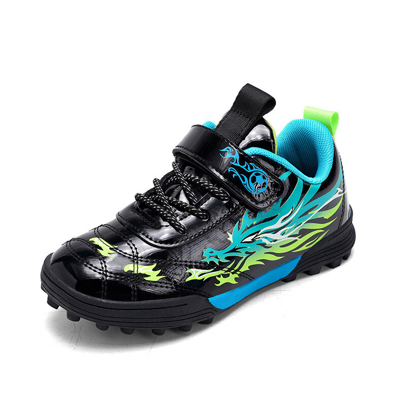 Dječje tenisice, slomljeni nokti, muške osnovnoškolske tenisice, dječaci, tinejdžeri, dječaci, trava, neklizajuće profesionalne tenisice