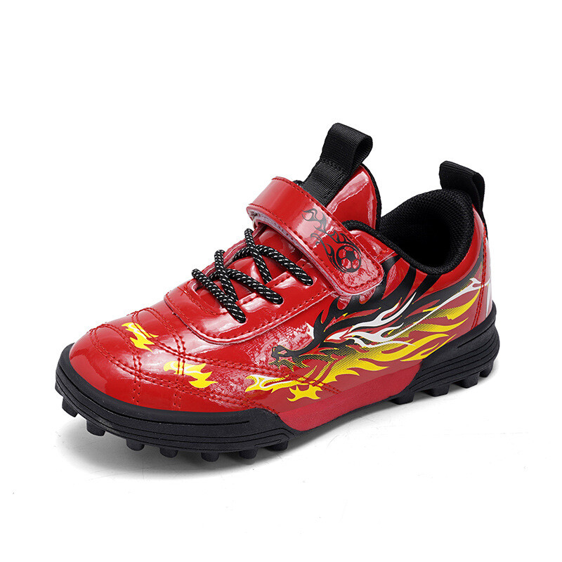 Dječje tenisice, slomljeni nokti, muške osnovnoškolske tenisice, dječaci, tinejdžeri, dječaci, trava, neklizajuće profesionalne tenisice