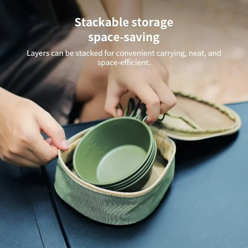 Stovyklavietės virtuvės reikmenų rinkinys, aliuminio gaminimo rinkinys lauke, vandens virdulys.