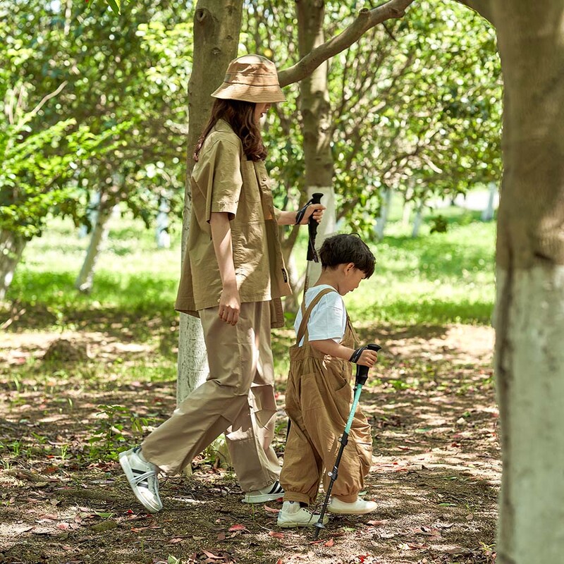MOBI GARDEN Alpenstock hliníkové ultra ľahké pre deti a dospelých outdoorové kempovanie, batôžkárčenie, teleskopické horolezecké palice 1 ks