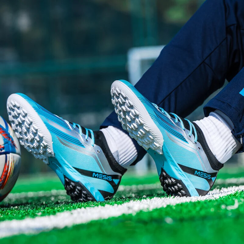 Aukštos kokybės itin lengvi vyriški futbolo bateliai, neslystantys vejos futbolo apkabos vaikams TF/FG treniruočių futbolo batai Chuteira Campo