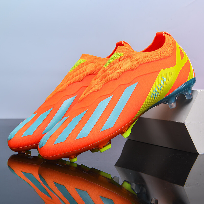 Uued välistingimustes kasutatavad meeste jalgpallijalatsid Treening ülikerged libisemiskindlad poiste jalgpallisaapad Treeningmatš Sport Klambrid Grass Unisex