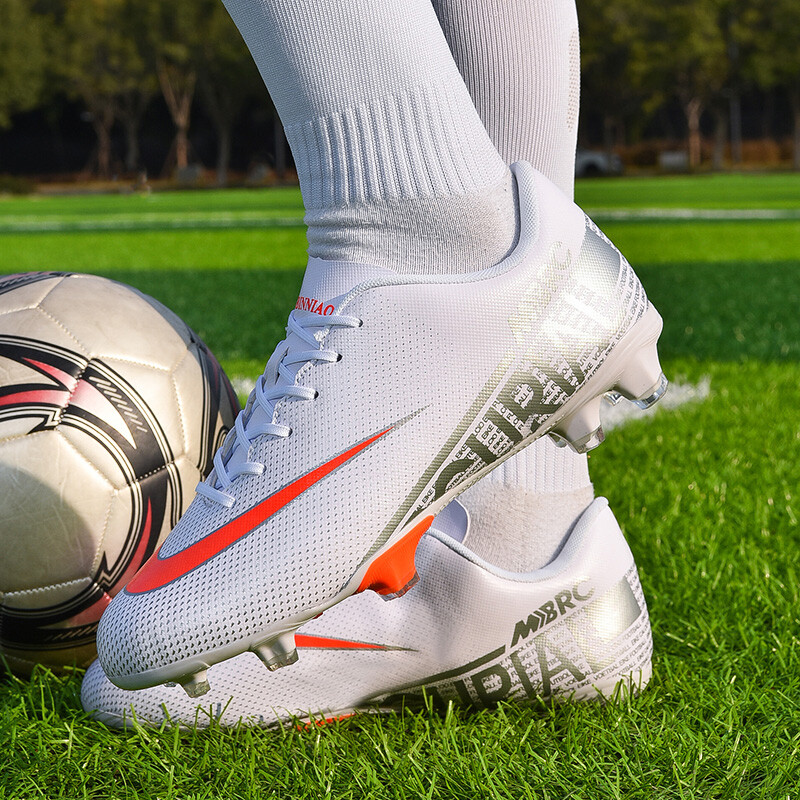 Nauji vyriški futbolo bateliai žemi vyriški futbolo batai FG/TF pado lauko komandinio sporto treniruočių avalynė kvėpuojanti ir patogi