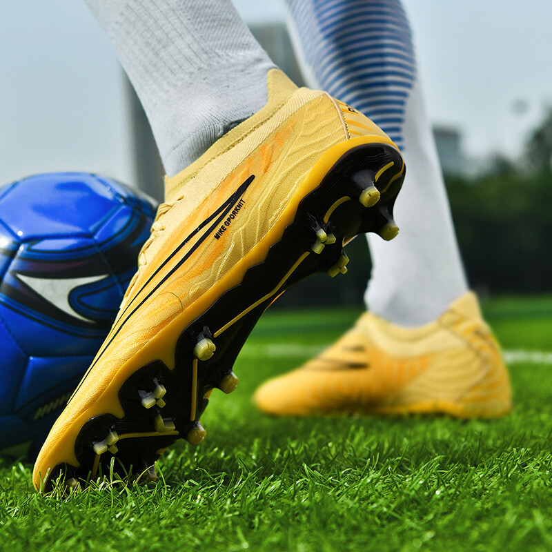 Jauni vīriešu futbola apavi āra treniņiem, neslīdoši sporta apavi Futsal futbola zābaki Augstas kvalitātes īpaši vieglie futbola apavi