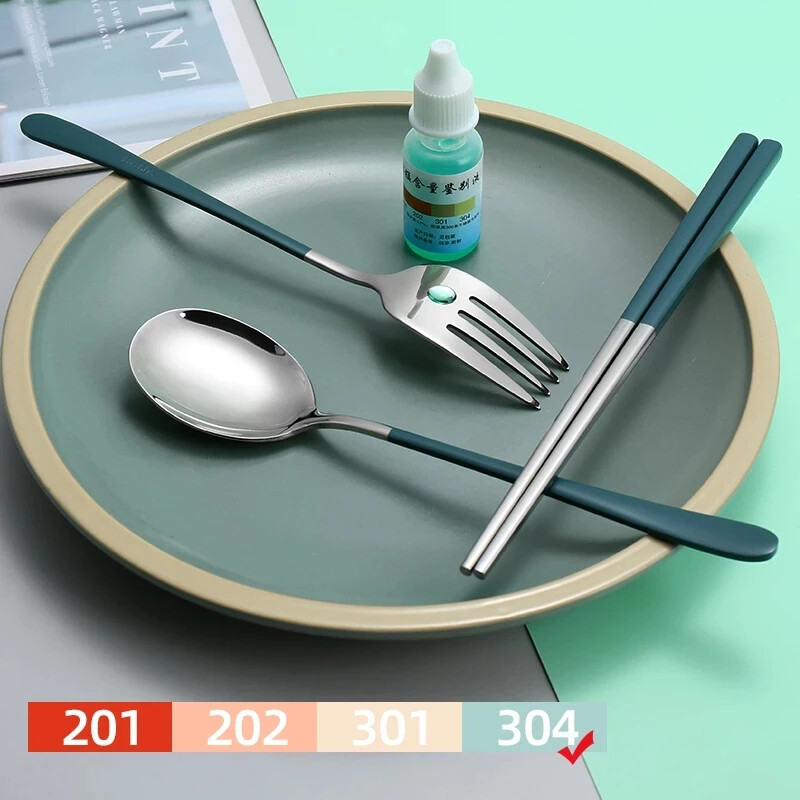 304 Set posuđa Prijenosni pribor za jelo Set posuđa Visokokvalitetni nož od nehrđajućeg čelika Vilica Žlica Putni pribor za jelo s kutijom
