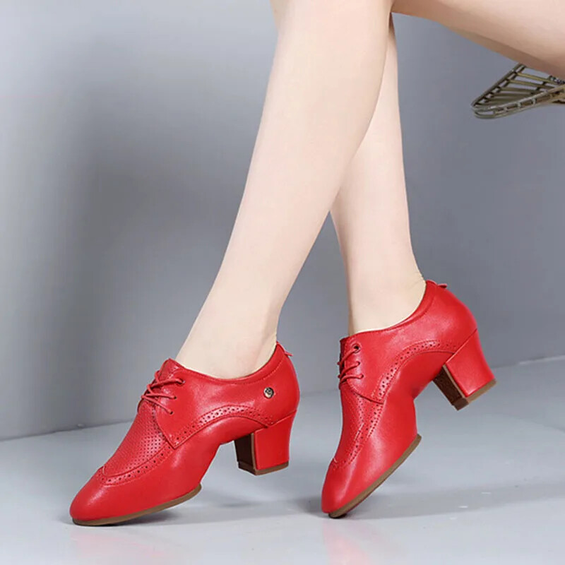 Naiste keskmise kontsaga ladina tantsujalatsid ballisaalid, tüdrukud, kaasaegsed džässitantsukingad, valged mustad salsatantsukingad õpetajakingad