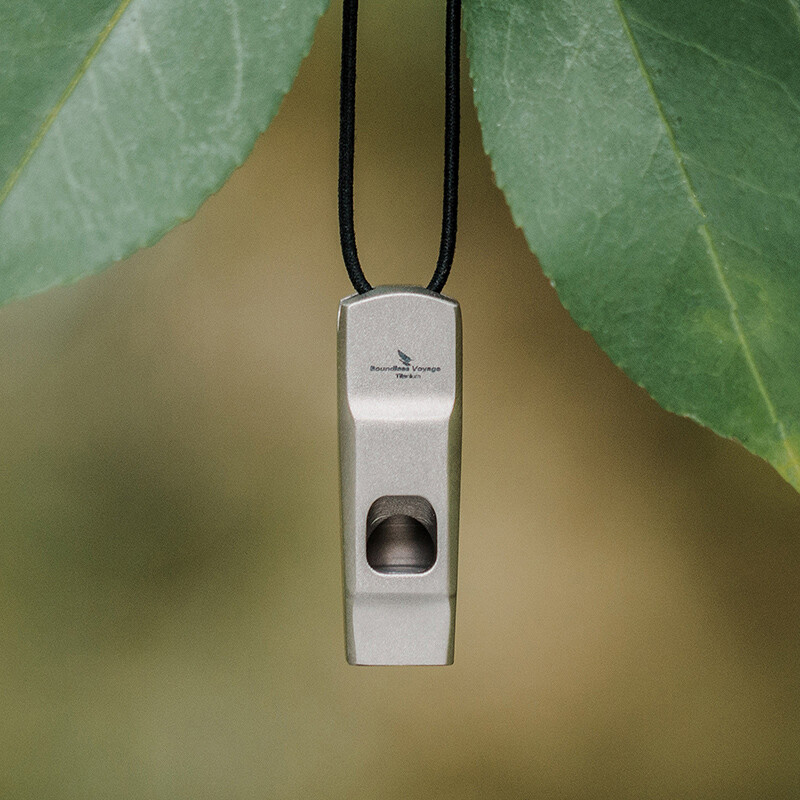 Titánová píšťalka, športová, tréningová, outdoorová, prežitie, výšková, super citlivá, ostrá píšťalka, hlasný hlas, dlhá prenosová vzdialenosť