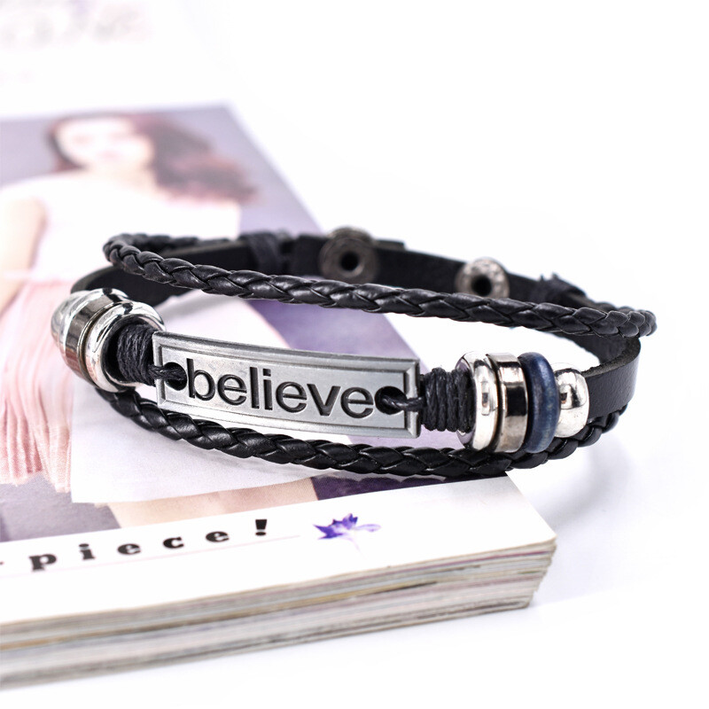 Европейски и американски набор от плетени гривни с букви за мъже вярват, английска сплав ретро гривна от телешка кожа на едро на склад