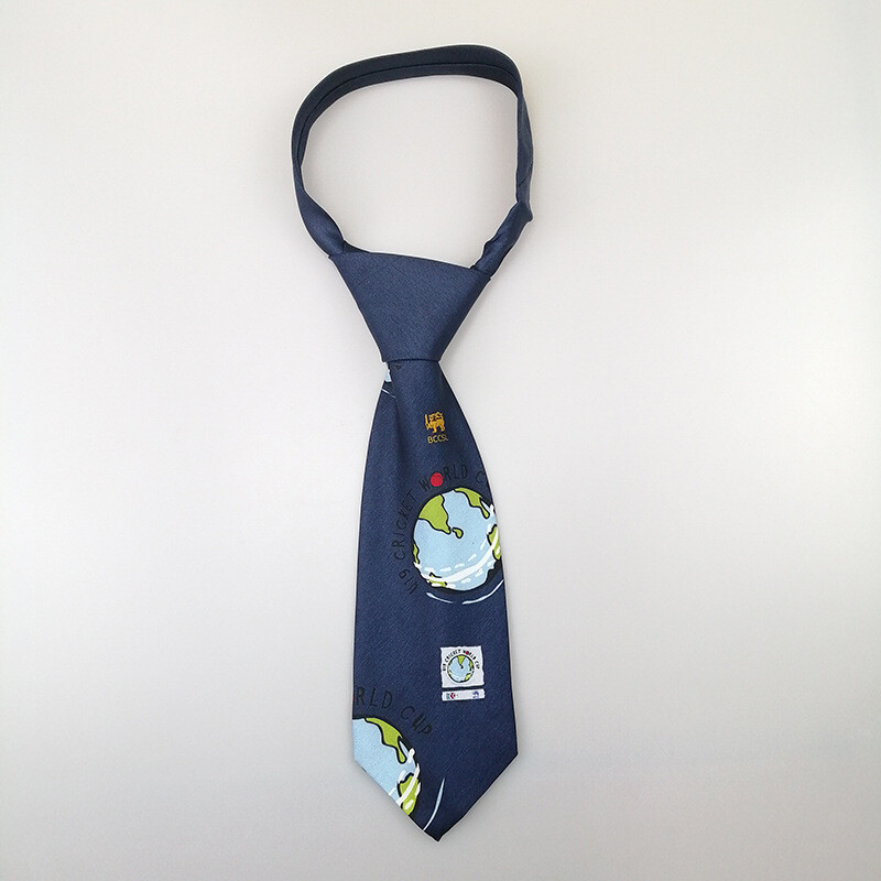 Dekoratiivse isikupäraga lips naistele, seksikate elementidega, moodne punane retro tudengite originaalloomade multikas