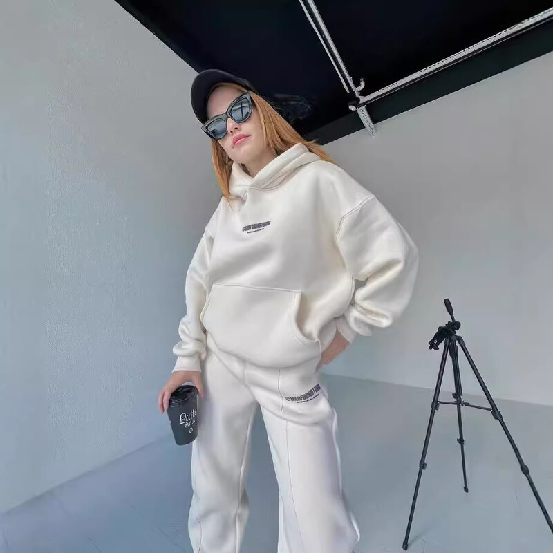 Didelio dydžio laisvalaikio raštu marginto gobtuvo komplektas, moteriškas megztinis, ilgos kelnės, sportinis dviejų dalių kostiumas, madingi gatvės sportinio kostiumo komplektai, moteris