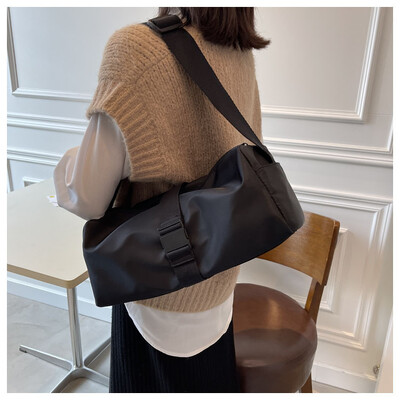 QUESHARK Dámska ležérna jednofarebná oxfordská látková crossbody taška do posilňovne, športová veterná veľkokapacitná fitness taška, taška na hrianky