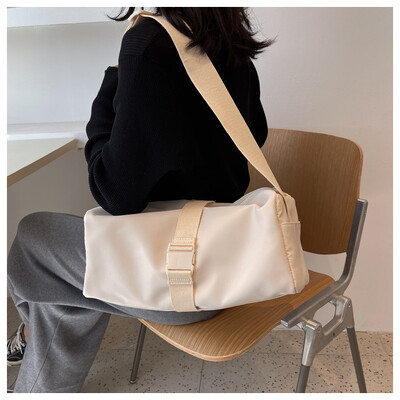 QUESHARK Dámska ležérna jednofarebná oxfordská látková crossbody taška do posilňovne, športová veterná veľkokapacitná fitness taška, taška na hrianky