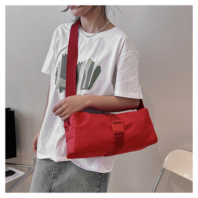 QUESHARK Dámska ležérna jednofarebná oxfordská látková crossbody taška do posilňovne, športová veterná veľkokapacitná fitness taška, taška na hrianky