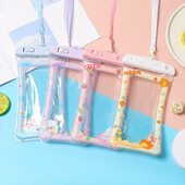 PVC veekindel telefoniümbris on pehme ja läbipaistev, mis on parem mitte lihtsalt fotode ja videote tegemiseks