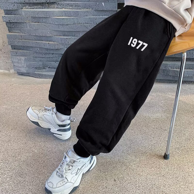 Нови пролетни/летни модни едноцветни момчешки тънки панталони Детски спортни предпазни панталони Ежедневно облекло Полиестерни клинове