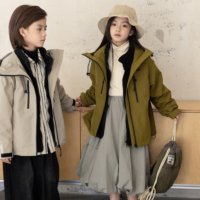 Dječje vanjsko jurišno odijelo Djevojačka tri-u-jedan jakna otporna na vjetar i vodootporna jakna odgovarajuće boje Planinarska jakna za kampiranje