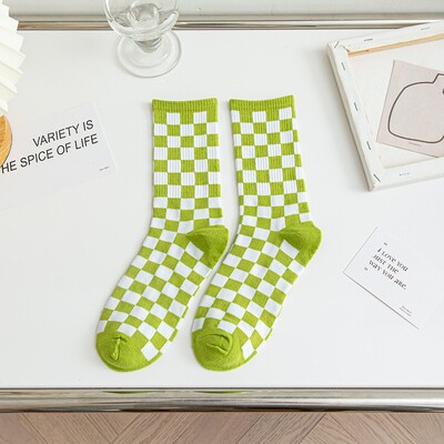 Ženske čarape Checkboard Harajuku ulična moda Crno-bijeli kvadrati s uzorkom Karirane novosti Skateboard Smiješne pamučne čarape za djevojčice