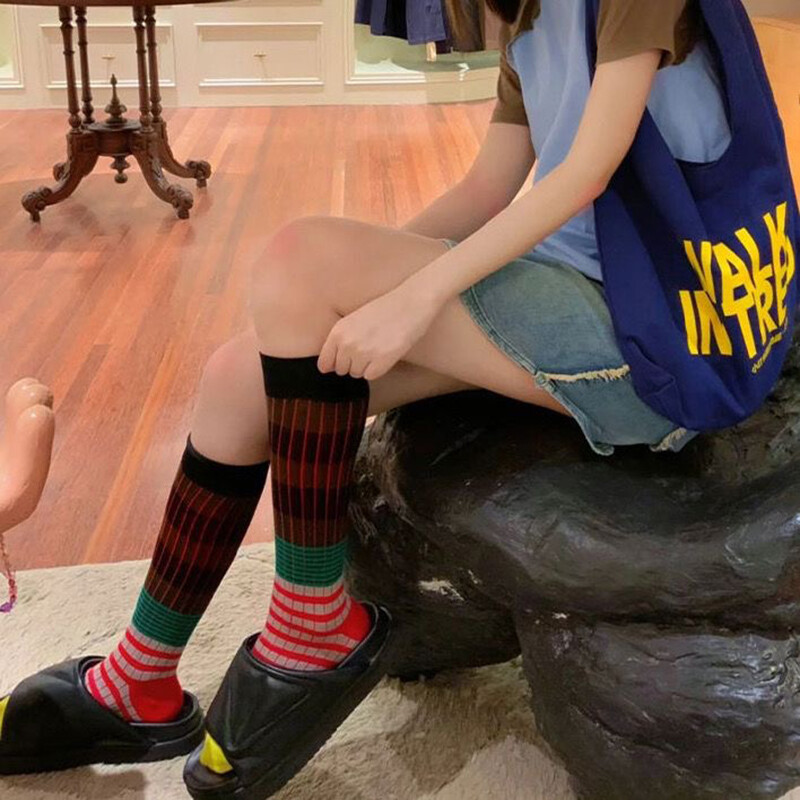 Jesen Zima Ins moda za žene Gradient prugaste šarene retro teleće čarape Pamučne visoke cijevi Mekane sportske ženske ležerne soks