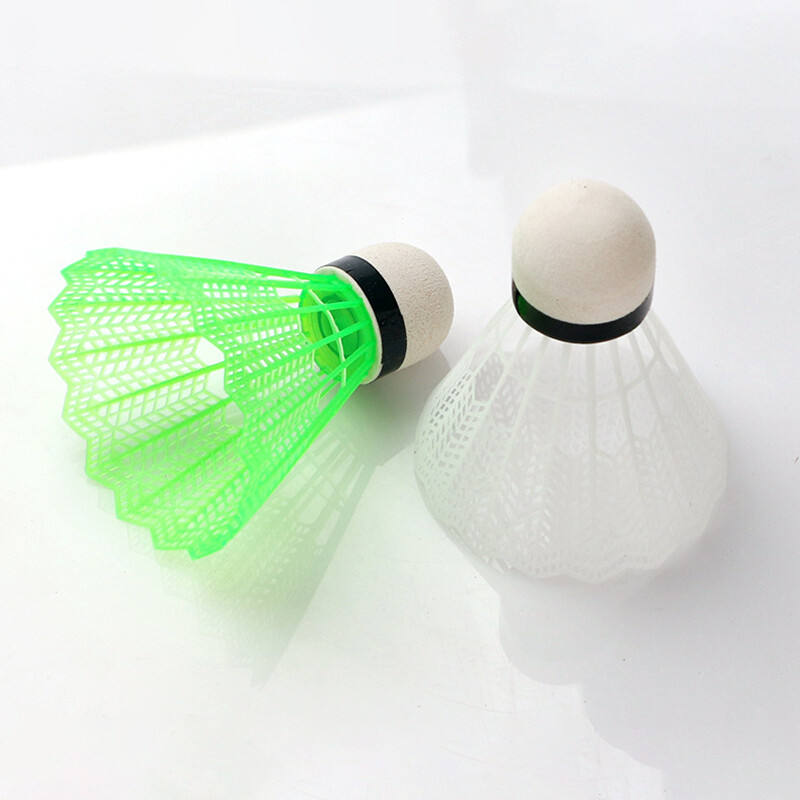 12 vnt. nailoniniai badmintono kamuoliukai, patvarūs lengvi treniruočių kamuoliai, plastikiniai šaudykliniai kamštienos formos galvutės lauko sportiniai badmintono priedai