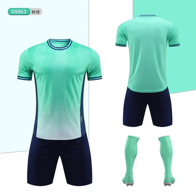 Ostanite hladni i suhi uz naše dječje brzosušeće nogometne uniforme Oslobodite nogometni potencijal vašeg djeteta