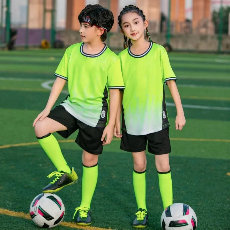 Ostanite hladni i suhi uz naše dječje brzosušeće nogometne uniforme Oslobodite nogometni potencijal vašeg djeteta