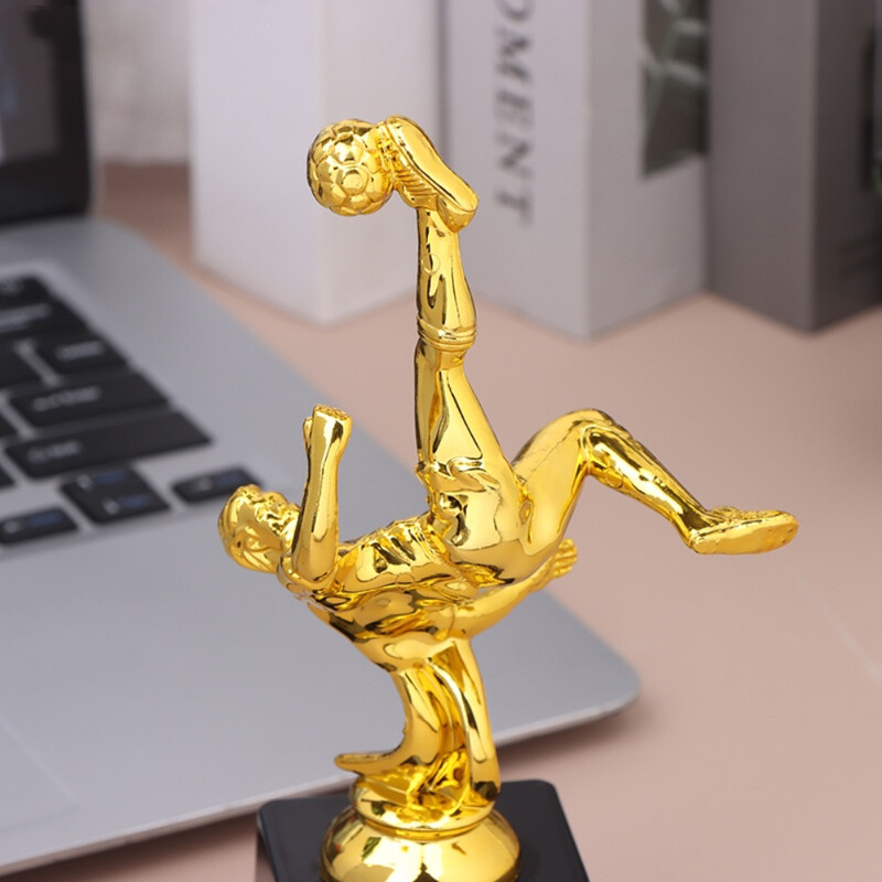 Detská zlatá trofej, ocenenia, futbal, plastový model, remeselné suveníry, súťaž, futbalová škola, odmeňovanie, dodávka, malý pohár