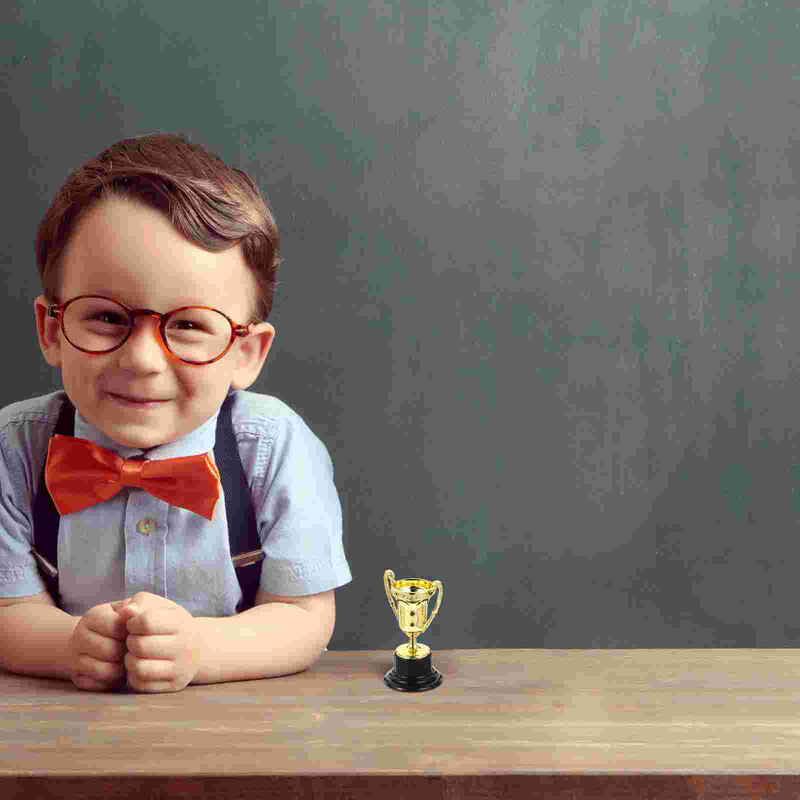 10 komada plastičnih zlatnih mini nagrada Trofej Igračke Nagrade za dječje rođendanske zabave Nagrade za dječji vrtić Dječji nagradni trofej