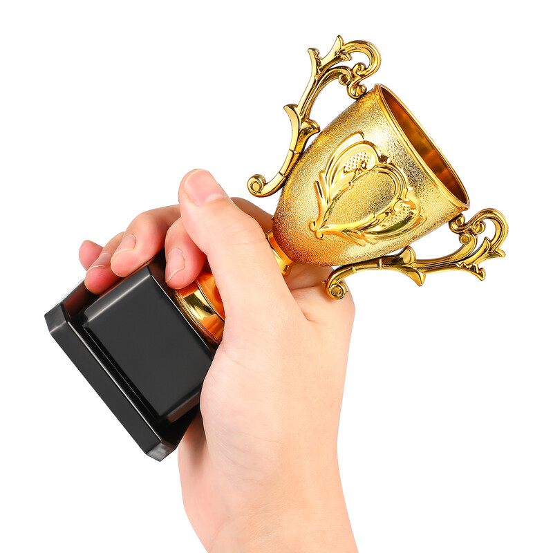 Nogometni trofej Trofeji Nagrada Sportski kup Prilagodljive nagrade Mini zlatne smiješne metalne igračke