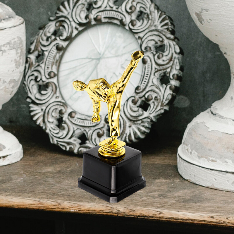 Taekwondo Trophy Decor lielapjoma bērnu balvas Profesionālās ballītes Sacensību ceremonijas kauss Plastmasas cīņas kustība bērnu futbols