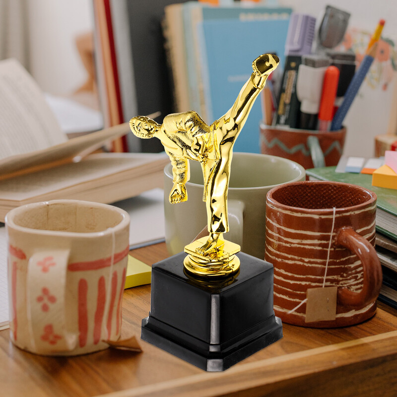 Taekwondo Trophy Decor lielapjoma bērnu balvas Profesionālās ballītes Sacensību ceremonijas kauss Plastmasas cīņas kustība bērnu futbols