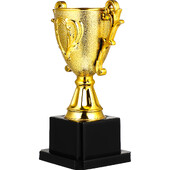 Balvas trofeja bērniem Pirmās vietas ieguvēja balvas trofeja Rotaļlieta Sporta turnīri Spēles Konkursi Ballīte Futbola trofejas