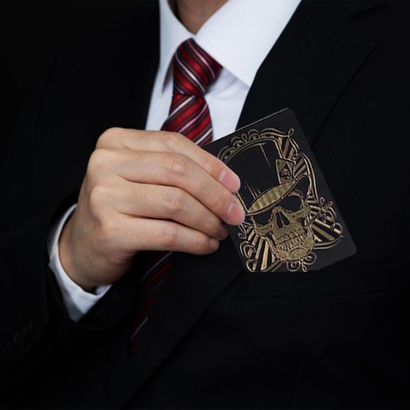 Crne igraće karte Špil PVC poker karte s reljefom lubanje Fleksibilna folija Igraće karte dolaze s kutijom za pohranu za Texas Holdem