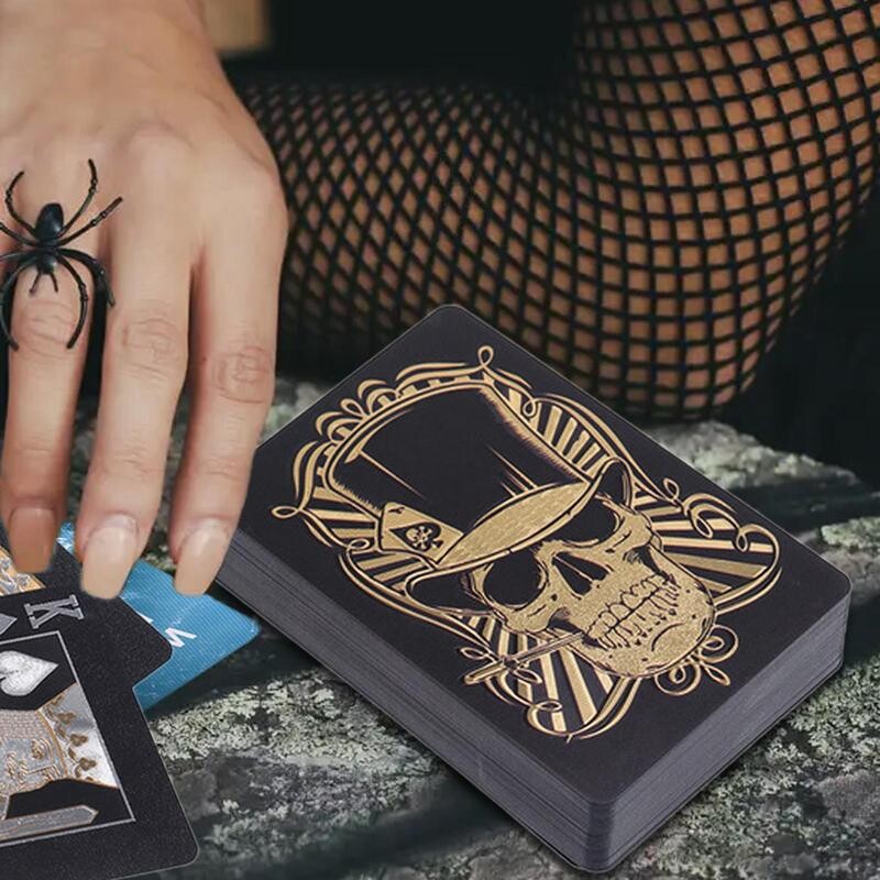Crne igraće karte Špil PVC poker karte s reljefom lubanje Fleksibilna folija Igraće karte dolaze s kutijom za pohranu za Texas Holdem