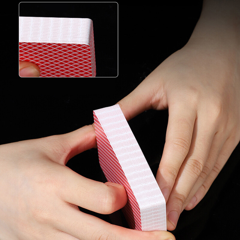 Texas Hold'Em vodootporne plastične karte za igranje sa širokim špilom od matiranog PVC-a sadrže 56 karata, s pravilima i kartama za sve.