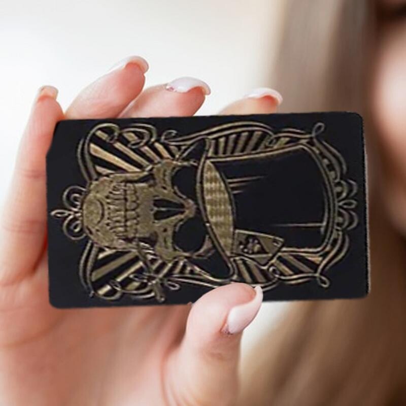 Galvaskausa spēļu kārtis PVC pokera kārtis Galvaskausa tēmas kāršu komplekts Elastīgās folijas spēļu kārtis nāk ar uzglabāšanas kasti Teksasai