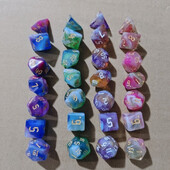 Sedam kompleta novog skupa trčanja, grupna kockica s četiri boje, stolna igra s podudaranjem boja čaja s mlijekom