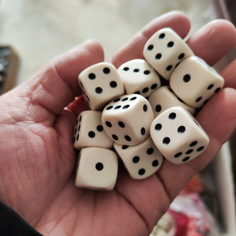 10 kom/pakiranje 18 mm akrilne kockice za igru, dodaci, šarene #18 kocke s okruglim kutom, točkaste kockice za ispijanje