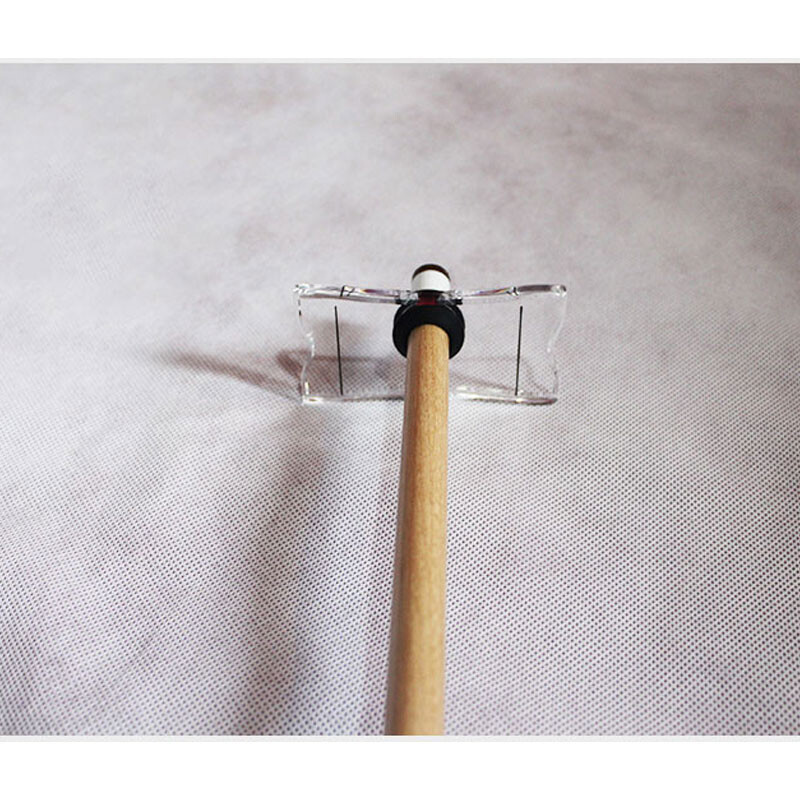 „Mezz Pool Cue“ biliardo treniruoklis Integruotas riešo treniruoklio korektorius, pagerinantis įvarčių skaičių ir stabilumą.